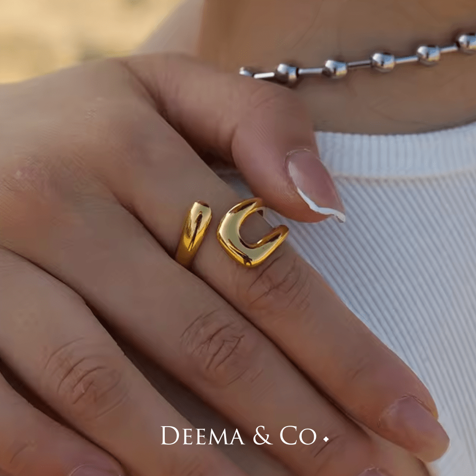 Model - Serpent Cross Body Adjustable Ring