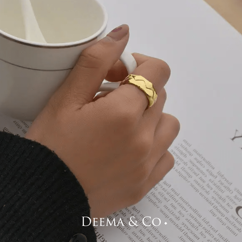 Model - Geometrika Weave Adjustable Ring