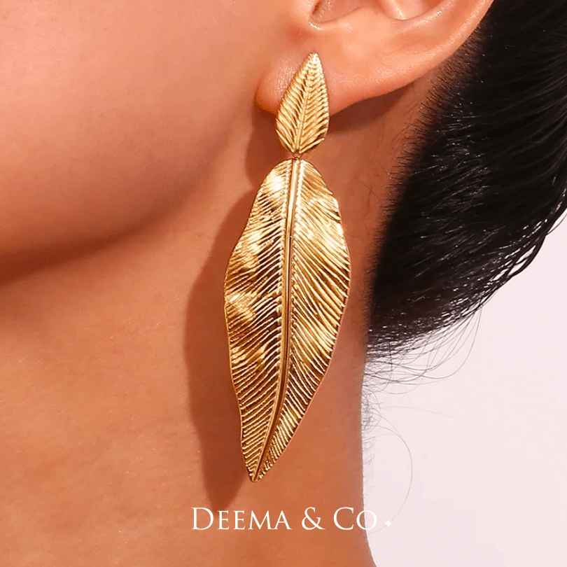 FOGLIA LEAF DROP STATEMENT EARRING - Model